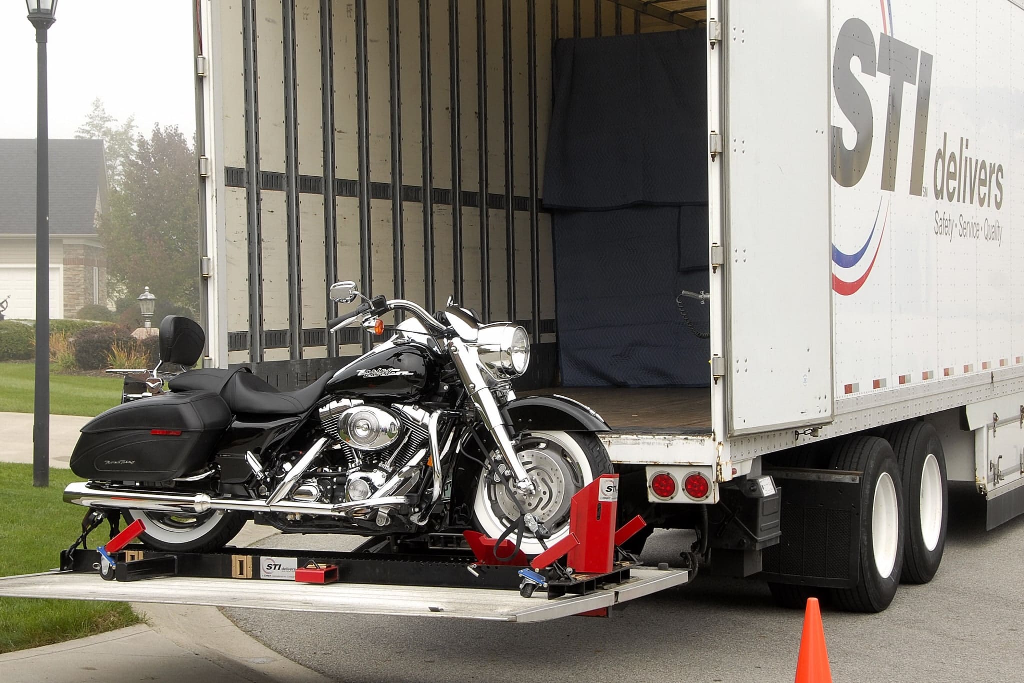 Motorcycle loading in enclosed trailer